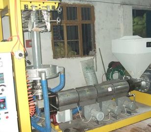 China Máquina de empaquetado de la película de la protuberancia del metal del PVC que sopla proveedor