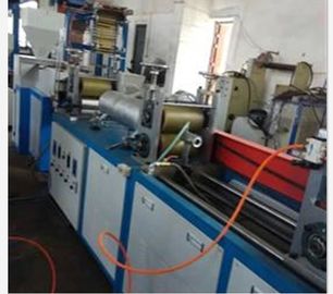 China El PVC calienta poder soplado plano del motor de la máquina 5.5KW de la protuberancia de la película de la tubería del encogimiento fábrica